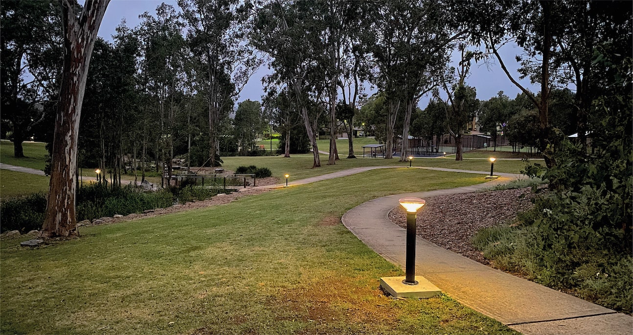 Anti-vandism solar bollard